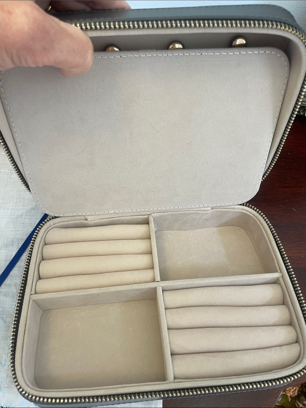 Jewelry case - Picture 3 of 3